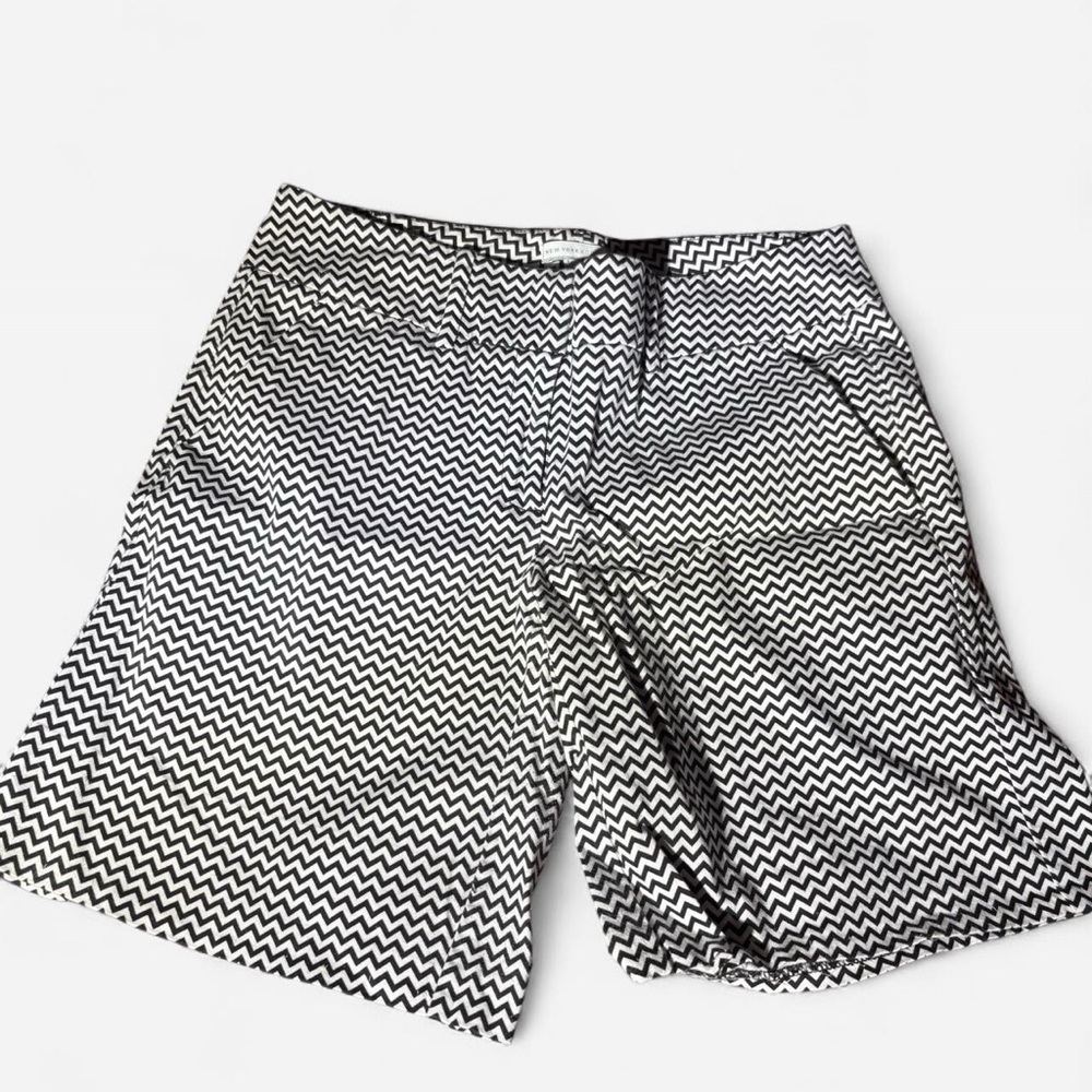 New York & Company Monochrome Zigzag Shorts